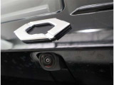 バックカメラが付いているので後方確認が非常にしやすいです。今や運転初心者も熟練者も必須装備!ついていて損はないですね♪