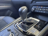 アクセルペダルを踏み込む量や速さに応じて変速パターンを最適制御し、人馬一体の運転感覚を発揮してくれる6速オートマ!