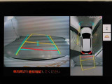 パノラミックビューモニター付きです。車両を上から見たような映像をモニター画面に表示。運転席からの目視では見にくい、車両周辺の状況をリアルタイムでしっかり確認できます。