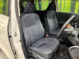 運転席まわりには十分なスペースがあり、大柄な方でもゆったり運転していただける環境です。