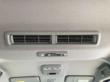 リアシーリングファンからの送風により車内の空気を循環させ、エアコンの効きにくいハイルーフの車内を快適空間に出来るのも喜ばれるポイントの一つで。