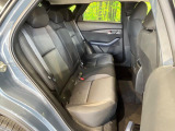 後部座席も気になるような傷・汚れやへたりなど、大きなダメージはなく、良好な状態です。