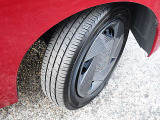 純正のホイールカバーが付いています。タイヤの残り溝は御来店時に御確認下さい。