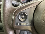 ステアリングにオーディオ操作スイッチが付いています。オーディオ画面に直接タッチしなくても操作が出来ますので、運転に集中できます。