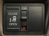 【パワースライドドア】助手席側がパワースライドドアになっており、運転席のスイッチやスマートキーでも開閉が可能です!開口部も広いので乗り降りも楽々♪