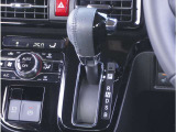 【シフトレバー】シフトもとても操作しやすいデザインになっております。運転する人の事を第一に考えた操作性の高い仕様です。