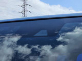 フロントガラスの運転支援用のカメラです。