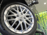 【純正15インチアルミホイール】外観にマッチした純正アルミホイールを装着しております。各種社外アルミホイールや、スタッドレスタイヤも取扱いしております。是非ご相談ください♪