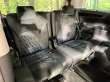 3列目シートはもちろん状態良好☆大人でもゆったりと座って頂けますので、大人数でのお出かけもラクラクです♪ご家族で、気の知れた仲間で、ドライブに行くのが楽しみですね♪