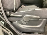 シートハイトアジャスターが付いているので運転姿勢を調整するのに便利ですね。身長に合ったシートポジションは安全運転や疲労軽減にもつながります。