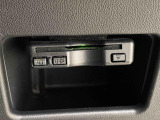 ETCカードを挿入することで高速道路を利用する際の支払いがキャッシュレスになったり、ETCスマートインターチェンジが利用できたり、とても便利なアイテムです!保証は修理保証のみとなります。