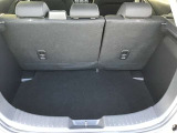 トランクスペースも通常で十分な広さがございます。