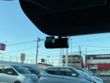 日産純正ドライブレコーダーです。前方向けとルームミラーから車室内後方を撮影します。