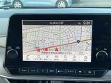 ハンズフリーフォン、VICS(FM多重)、ボイスコマンド、Bluetooth対応、USB接続、HDMI接続、Apple CarPlay ・ Android Auto 連携機能、AM/FMラジオ、NissanConnect サービス対応、iPod対応