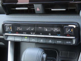 デュアルオートエアコン搭載☆運転席と助手席でエアコンが独立しているのでドライバーも同乗者もより快適にドライブができます♪