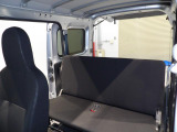 【リヤシート】荷室としても座席としても、サッと切り替えて便利に使える軽快な空間です。