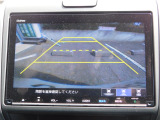 後退や車庫入れ時に安心のバックカメラ付き!夜間や雨天などの視界の悪いシーンでも視えて安心ですね♪