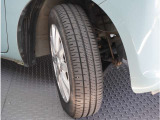【タイヤ溝有り】気になるタイヤ溝ですが、まだまだ残っております。快適にドライブへGO!販売後もタイヤ交換は当店にお任せ下さい。