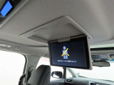 トヨタ純正12.1型後席ディスプレイを装備しております。