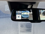 ルームミラーにもアラウンドビューモニターが表示可能です。