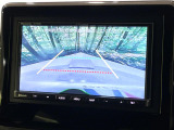 【バックカメラ】駐車時に後方がリアルタイム映像で確認できます。大型商業施設や立体駐車場での駐車時や、夜間のバック時に大活躍!運転スキルに関わらず、今や必須となった装備のひとつです!