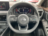 ハンドルには、ステアリングスイッチ付き。プロパイロット機能も付いて長距離ドライブも快適!車両の設定も手元で楽に変更できます。