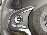 【ステアリングリモコン】ステアリングにオーディオ調節可能なスイッチが装備されていますので運転中でも視線をそらさずにオーディオの調節が可能です!