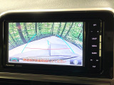 【バックカメラ】駐車時に後方がリアルタイム映像で確認できます。大型商業施設や立体駐車場での駐車時や、夜間のバック時に大活躍!運転スキルに関わらず、今や必須となった装備のひとつです!