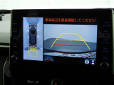 フロントモニター・サイドモニター・バックモニターを使用し、車を上から見たような画像が表示されますので、安心してお車の駐車が出来ますよ。尚、駐車時には必ず、お客様の目視にて駐車をお願い致します。