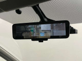 ドラレコ付きの社外品を取り付けることも可能です!最近はやりのデジタルルームミラーも気になる方は是非一度ご相談を!!