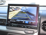 バックをするとき自動でリアの様子が映る『リアカメラ』付き! ナビ画面で確認しながらバックができますから安心ですね。でも、目視も大切ですよ!安全第一でお願いします!