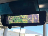 【デジタルインナーミラー】後席の大きな荷物や同乗者で後方が確認しづらい時でも安心!カメラが撮影した車両後方の映像をルームミラー内に表示。クリアな視界で状況の確認が可能です!