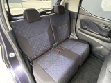 後席もリクライニング、前後調整が可能です。