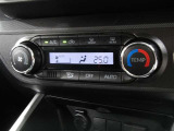 車内の温度管理に便利なオートエアコン☆