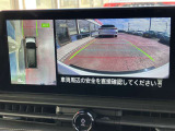 アラウンドビューモニターまるで車を真上から映したような映像で、前後左右の感覚が分かります♪車庫入れや駐車時に大活躍の機能です。