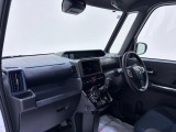 ダイハツのお店では、ダイハツ車を知り尽くしたプロフェッショナルが、専用の診断機器を使って各システムを点検しております。