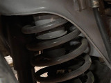 お車を安心してお乗りいただく為には、足回りの定期点検が欠かせません。サービスサポート(有償保証)では無料点検もご提供しており、安心のカーライフをお過ごしいただけるサポート体制が整っています。