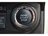 ワンプッシュで楽々エンジンスタート!キーを取り出さず、ドアノブに触れるだけでドアを施錠&解錠も可能です。
