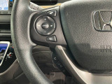 ステアリングにオーディオ操作スイッチが付いています。オーディオ画面に直接タッチしなくても操作が出来ますので、運転に集中できます。