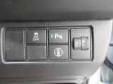 パーキングセンサーや横滑りを防ぐVSA等のスイッチ類は運転席の右側、手の届きやすい位置にあります。