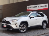トヨタのSUV、RAV4です。シートヒーター、ハンドルヒーター、前後ドラレコなど多彩な装備が充実した1台です。
