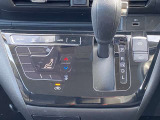 オートエアコン付きで快適に運転が楽しめます。