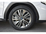 純正18インチアルミホイル/タイヤサイズは225/55R18です