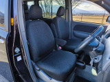 運転席のシートはホールド性に優れ疲れませんよ!