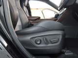パワーシート搭載。微妙な調整が手軽にでき、ピッタリなポジションで運転することが可能です。