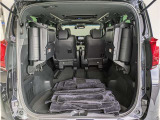 3列目を倒すと、大きな荷物の積載も可能です
