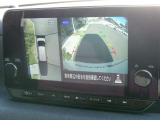 アラウンドビューモニター付きです 上から見たイメージで駐車出来ますので車庫入れの苦手な方も楽に駐車出来ます♪