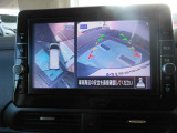 アラウンドビューモニター:空から見下ろしているような視点でスムーズな駐車と安全確認ができ安心して運転出来ます。