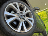 【純正18インチアルミホイール】外観にマッチした純正アルミホイールを装着しております。各種社外アルミホイールや、スタッドレスタイヤも取扱いしております。是非ご相談ください♪