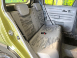後部座席も気になるようなキズ・汚れやへたり等、大きなダメージはなく、良好な状態です。